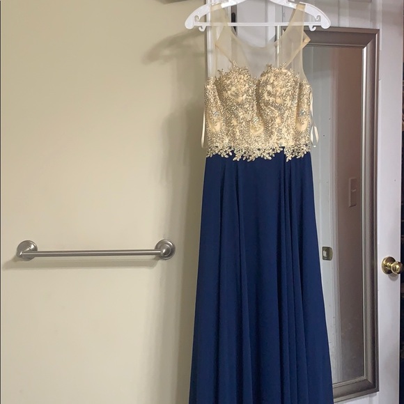 Dress - Picture 2 of 3